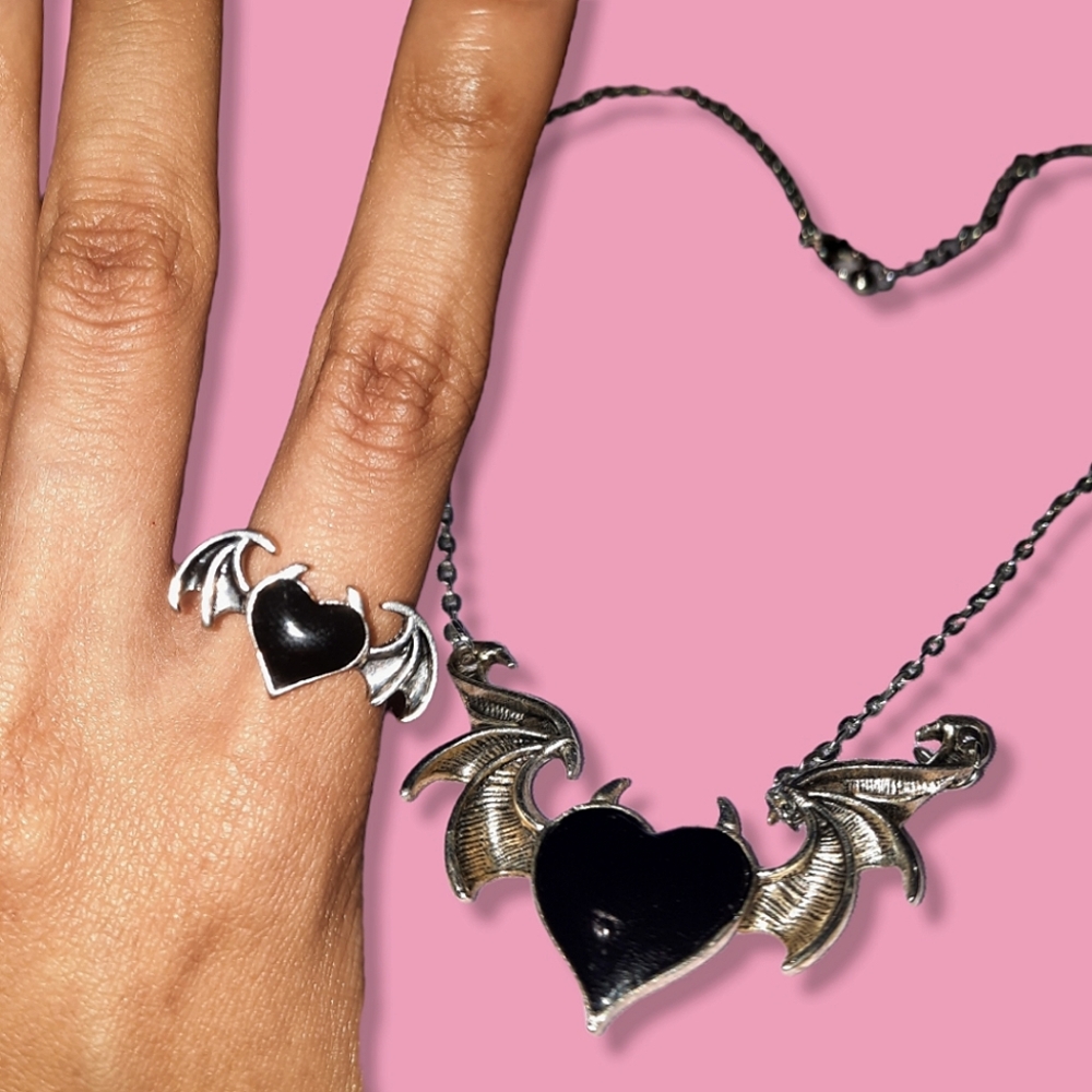 Matching Black Heart Ring And Necklace Set 💕💋💯